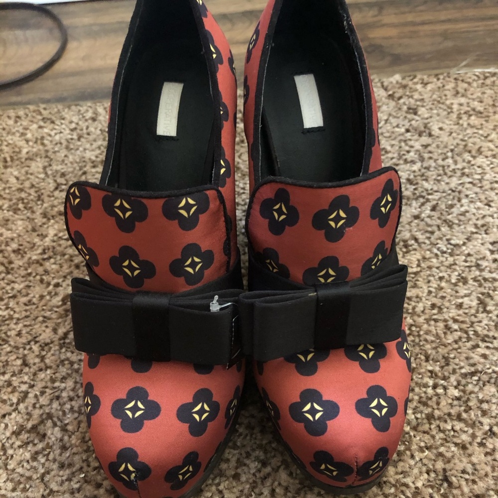 Heels - Picture 2 of 4
